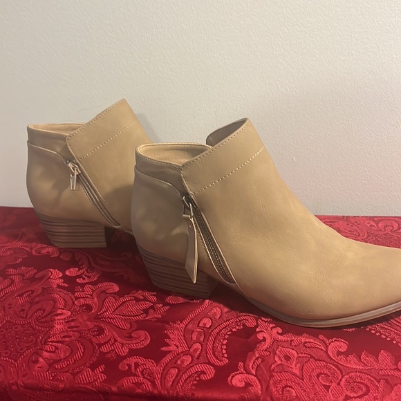 Tan Union Bay Ankle Boots 7.5 - Picture 2 of 5